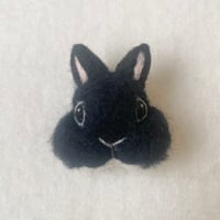 お顔ブローチ04