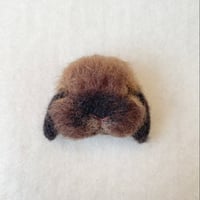 お顔ブローチ04
