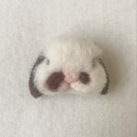 お顔ブローチ07