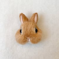 お顔ブローチ08