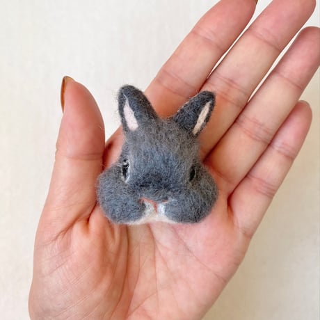 お顔ブローチ10