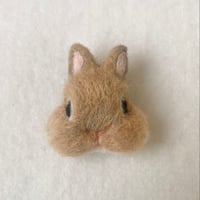 お顔ブローチ06
