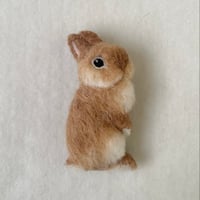 羊毛うさぎブローチ05
