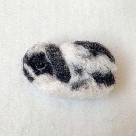 うさぎのブローチ04