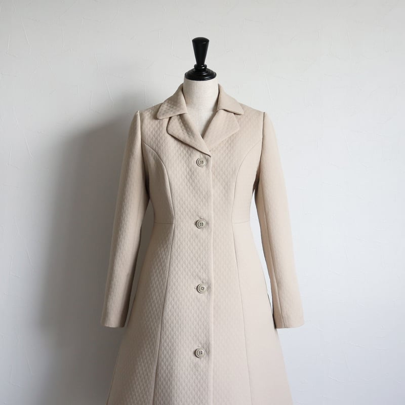 ダブルキルティング仕立てのチェスターカラーコート | jolie mignon
