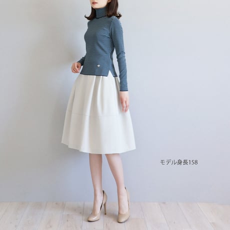 ポケット付き タックフレアスカート