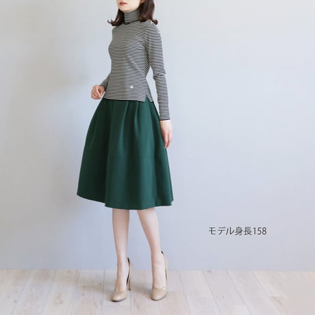ポケット付き タックフレアスカート
