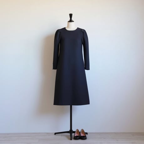 スッキリ見える Aライン タックショルダーワンピース【ネイビー】
