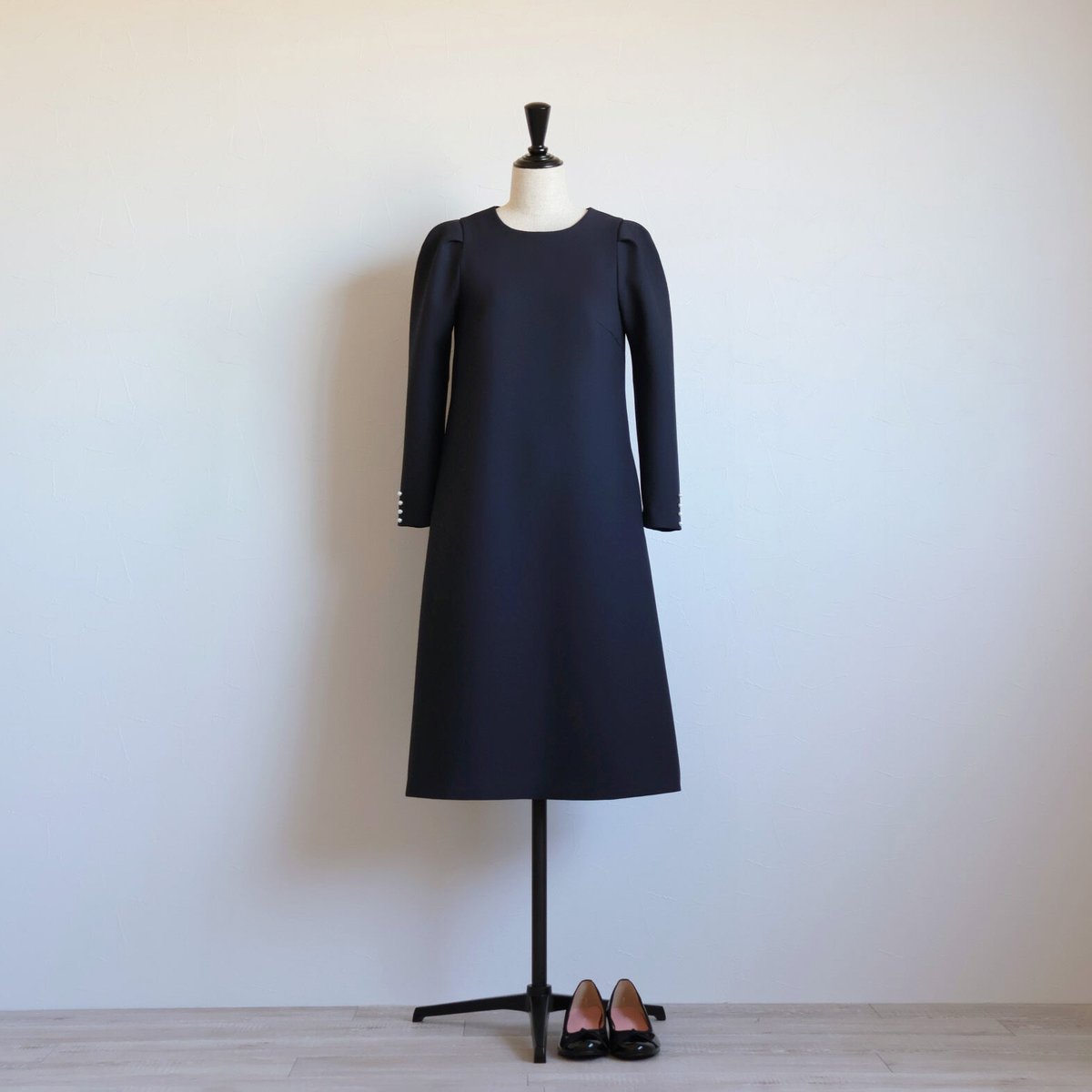 スッキリ見える Aライン タックショルダーワンピース【ネイビー