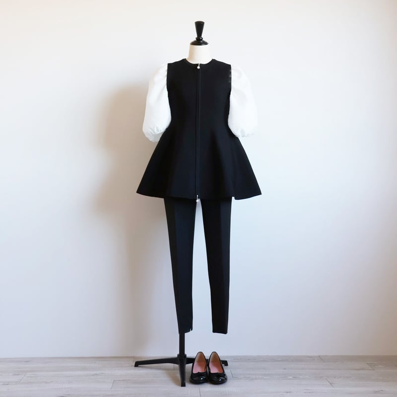 ★美品★ ENFOLD メニーホールベスト チャコールグレー ホールガーメント オープンファスナー ペプラムジレ【JM1307BE