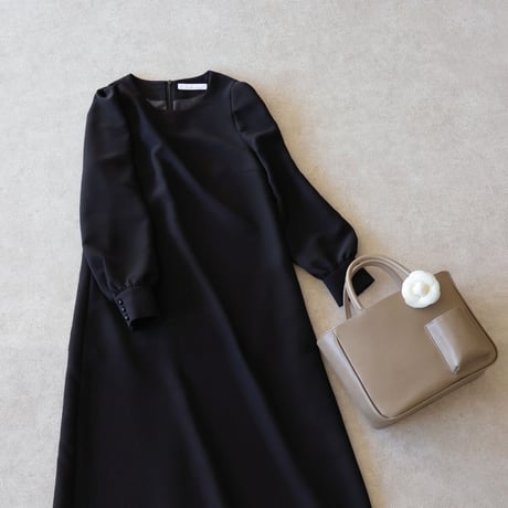 スッキリ見える Aライン パフスリーブワンピース