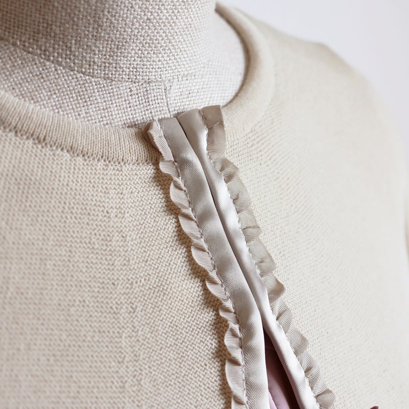 【新品•未使用】DAISYLINパフスリーブボレロ ホールガーメント】フリルリボン 7分袖パフスリーブボレロ