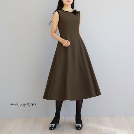 ベルベット使い ブローチ付き パネルラインワンピース【JM2443BF】
