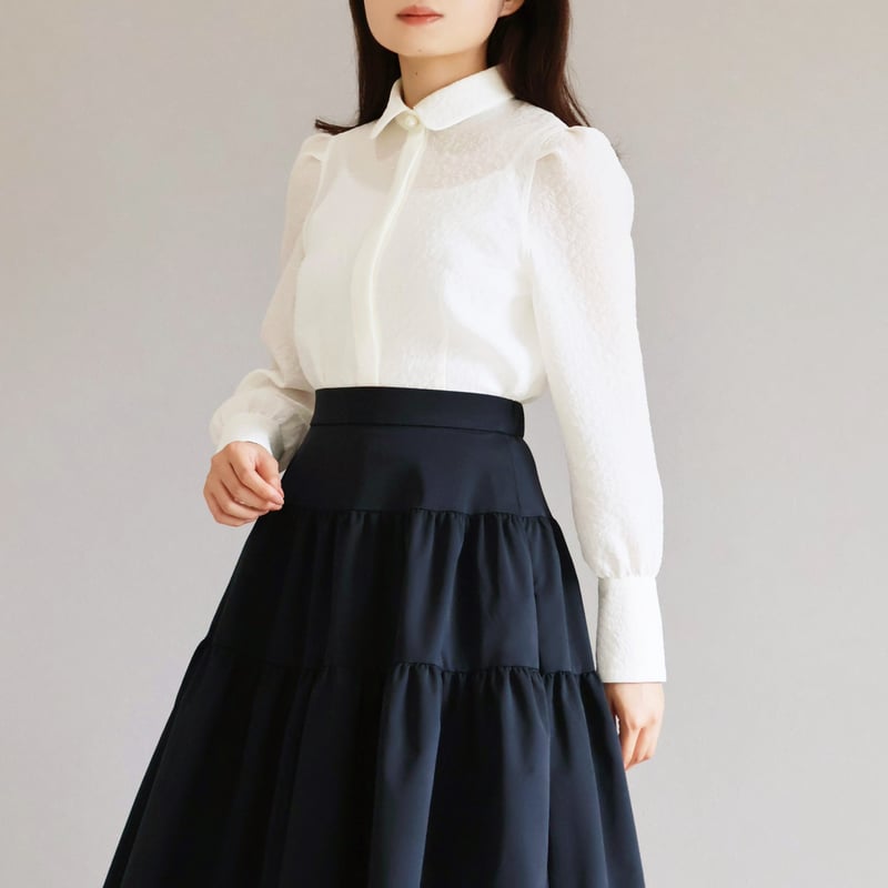 Sono オーガンジャガード プチリボンタイブラウス F ネイビー Sono（ソーノ）の「【SONO/ソーノ】ｵｰｶﾞﾝｼﾞｬｶﾞｰﾄﾞﾌﾟﾁﾘﾎﾞﾝﾀｲﾌﾞﾗｳｽ