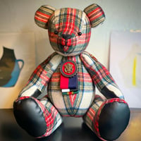 RB.32 Red check medal
