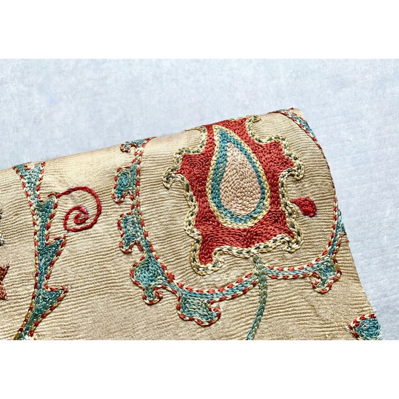スザニ刺繍 九寸名古屋帯 鳥の子色C（仕立て上り） | 古布と帯