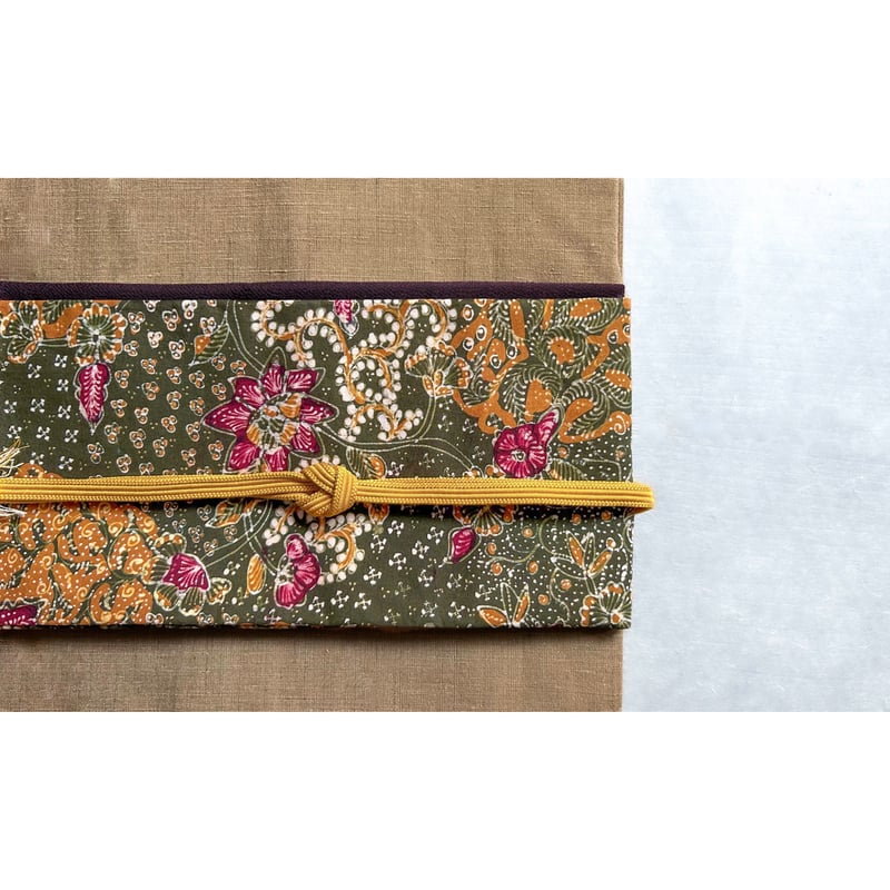 ジャワ更紗 九寸名古屋帯 苔色と真紅 草花文様（仕立て上り） | 古布と