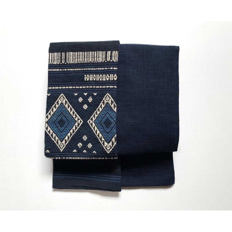 ラオス浮き織り 藍染 半幅帯 花と菱形 | 古布と帯 夫々 -sorezore-