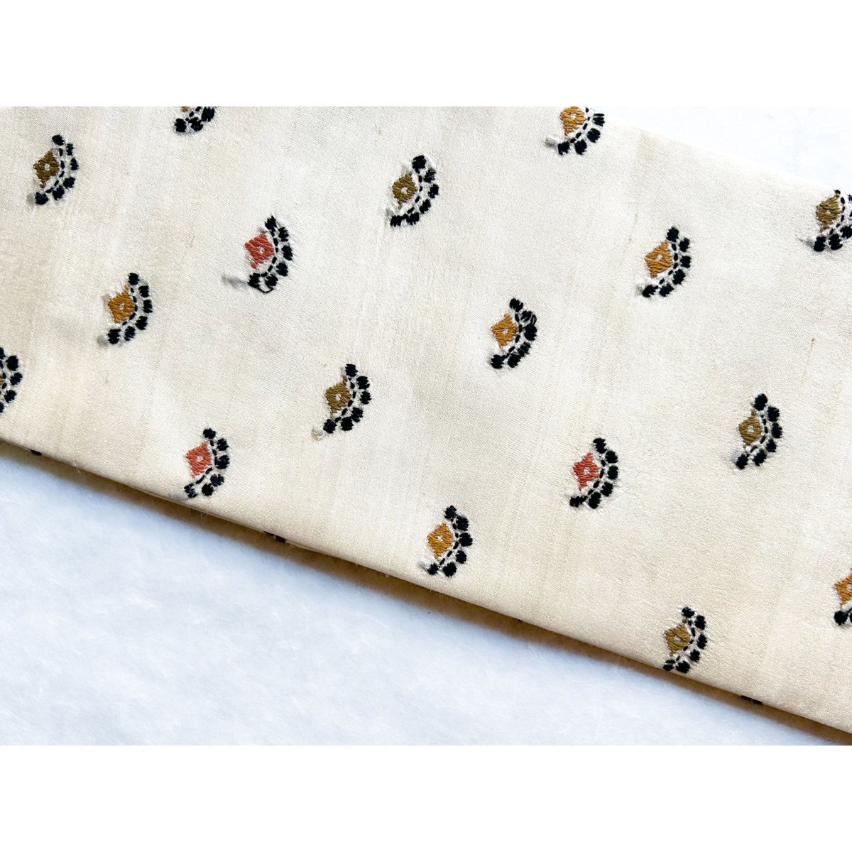 カンタ刺繍シルクサリー 九寸名古屋帯 蔦模様 (仕立て上り） | 古布と