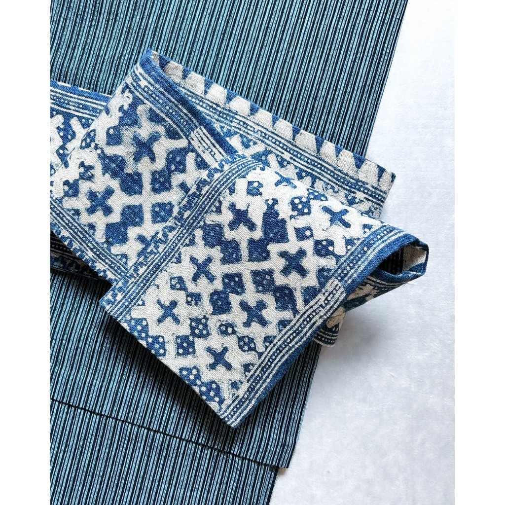 山岳少数民族モン族 藍染手織り麻布巾（350cmx7m 炊け ）x1反 