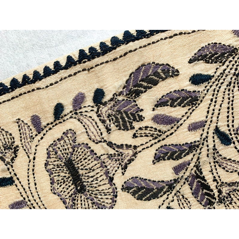 カンタ刺繍九寸名古屋帯 黒と薄鼠の花唐草（仕立て上り） | 古布と帯