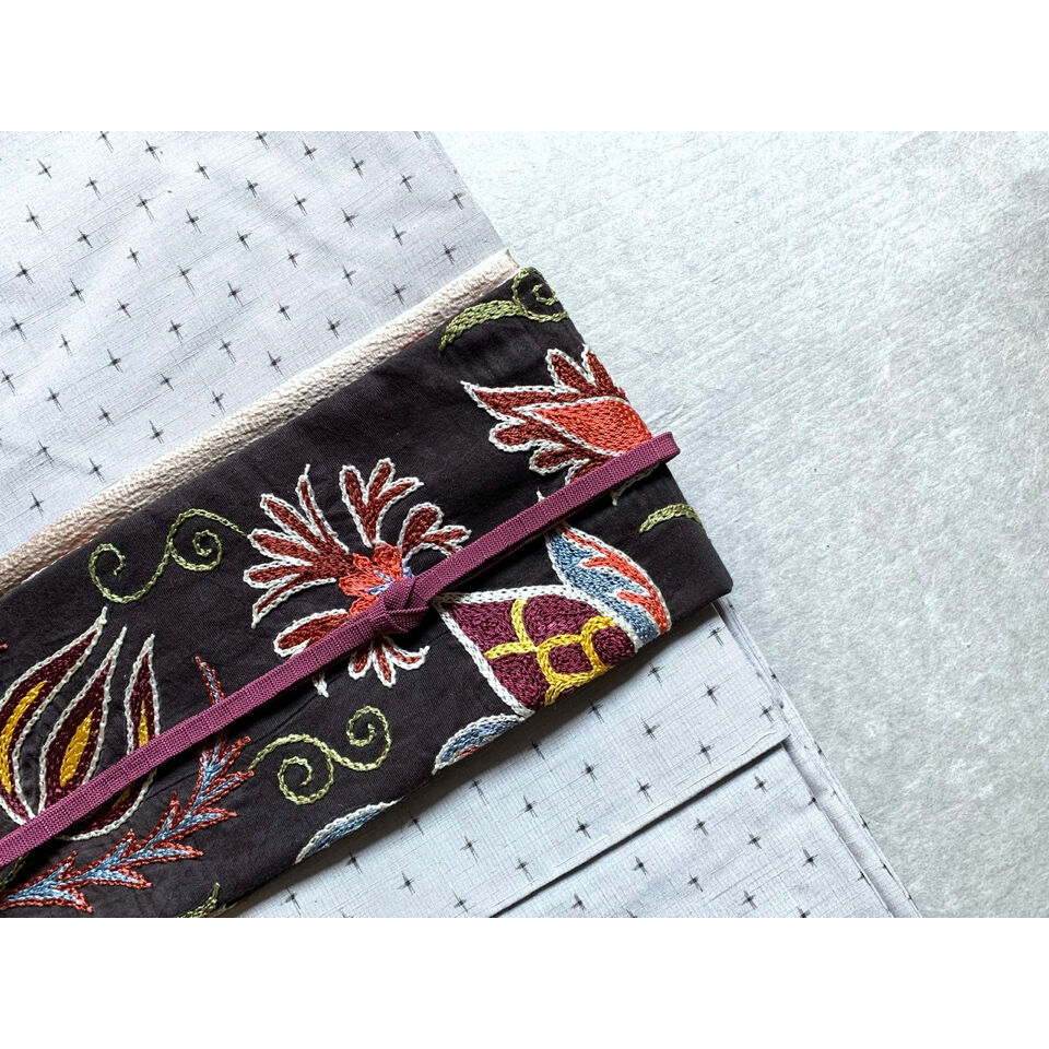 スザニ刺繍 九寸名古屋帯 黒B（仕立て上り） | 古布と帯 夫々 -sorezore-