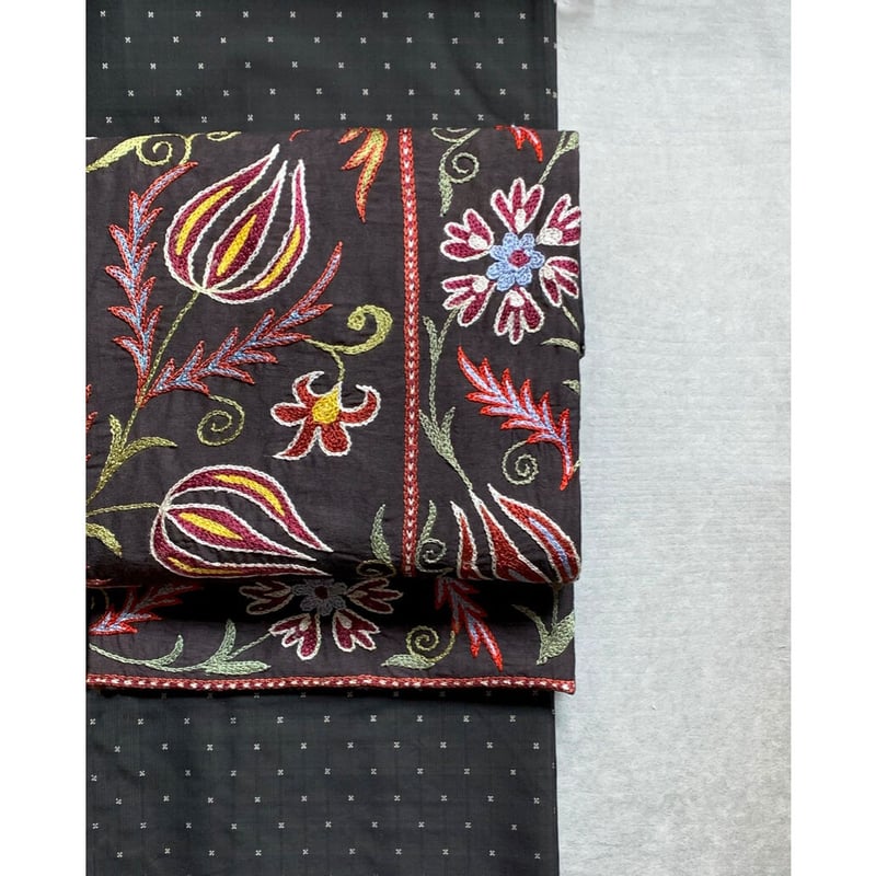 スザニ刺繍 九寸名古屋帯 黒A（仕立て上り） | 古布と帯 夫々