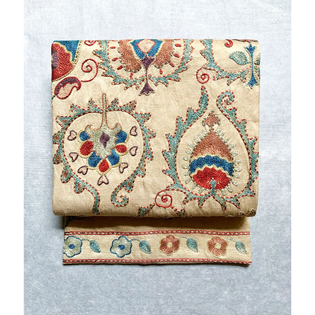 スザニ刺繍 九寸名古屋帯 鳥の子色B(仕立て上り) | 古布と帯 スザニ刺繍 九寸名古屋帯 鳥の子色B(仕立て上り) | 古布と帯