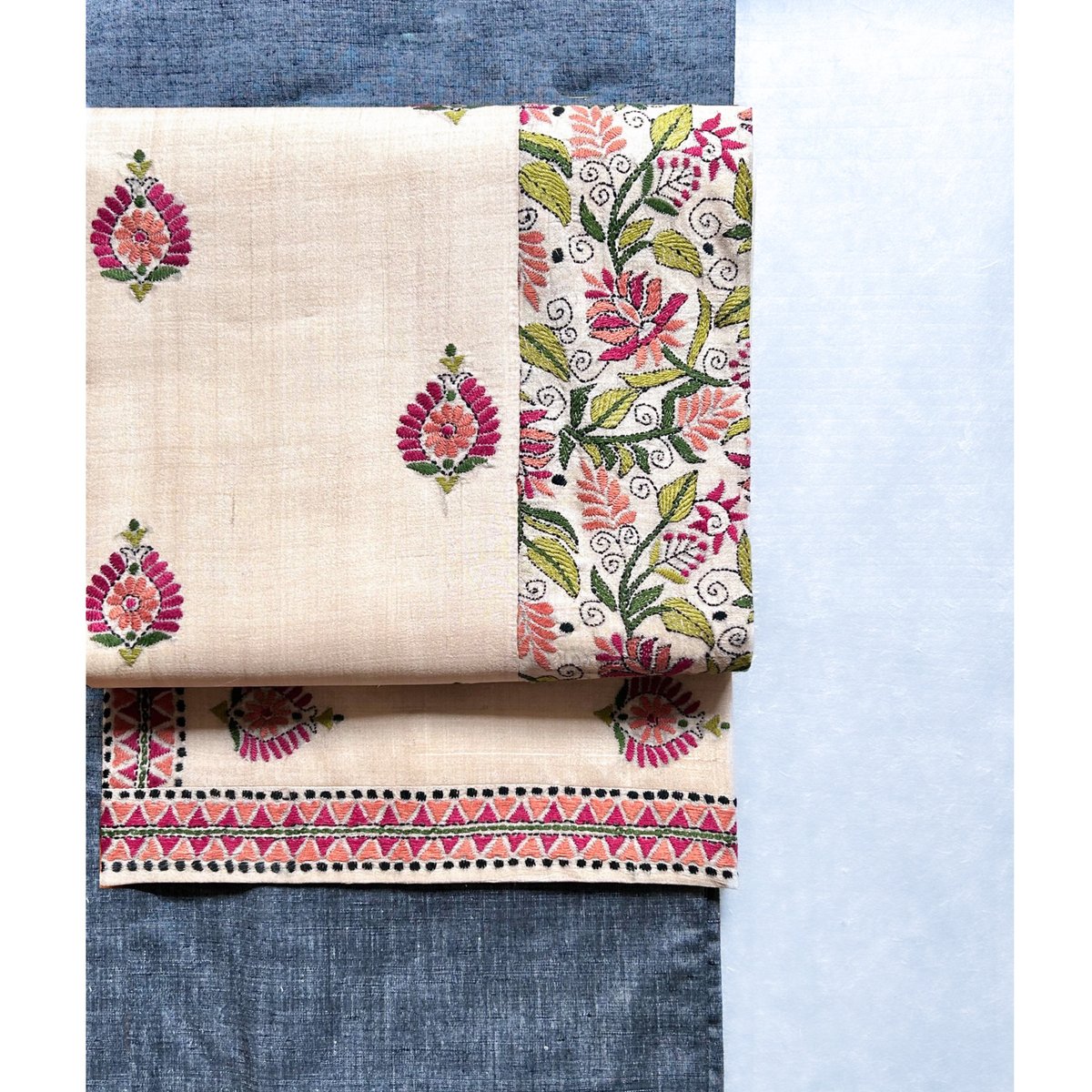 カンタ刺繍 九寸名古屋帯 花唐草と浮かぶ花(仕立て上り カンタ刺繍 九寸名古屋帯 花唐草と浮かぶ花(仕立て上り
