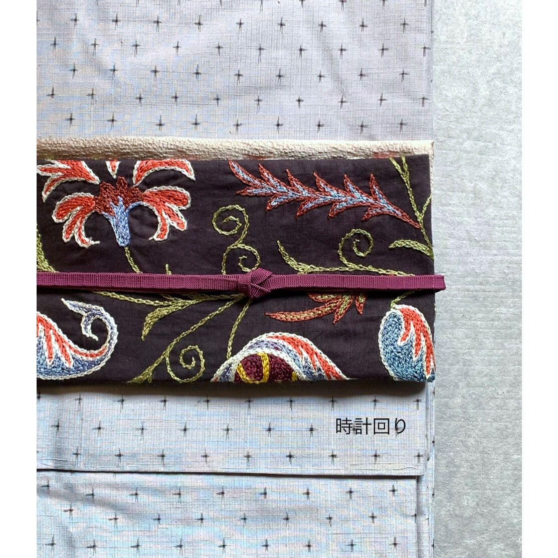 スザニ刺繍 九寸名古屋帯 黒B(仕立て上り) | 古布と帯 夫々 スザニ刺繍 九寸名古屋帯 黒B(仕立て上り) | 古布と帯 夫々