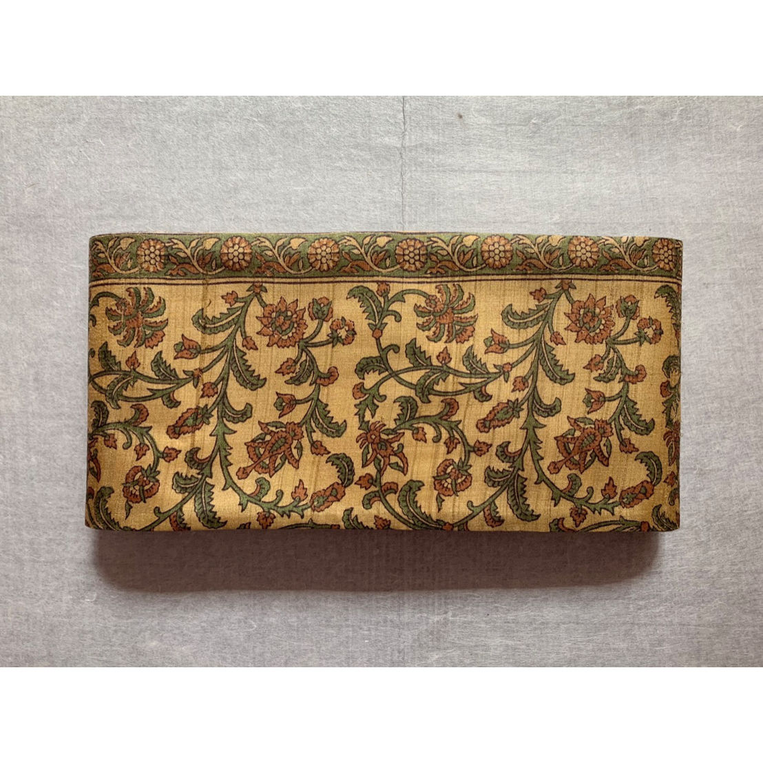 タッサーシルク半幅帯 花唐草 榛色 | 古布と帯 夫々 -sorezore-