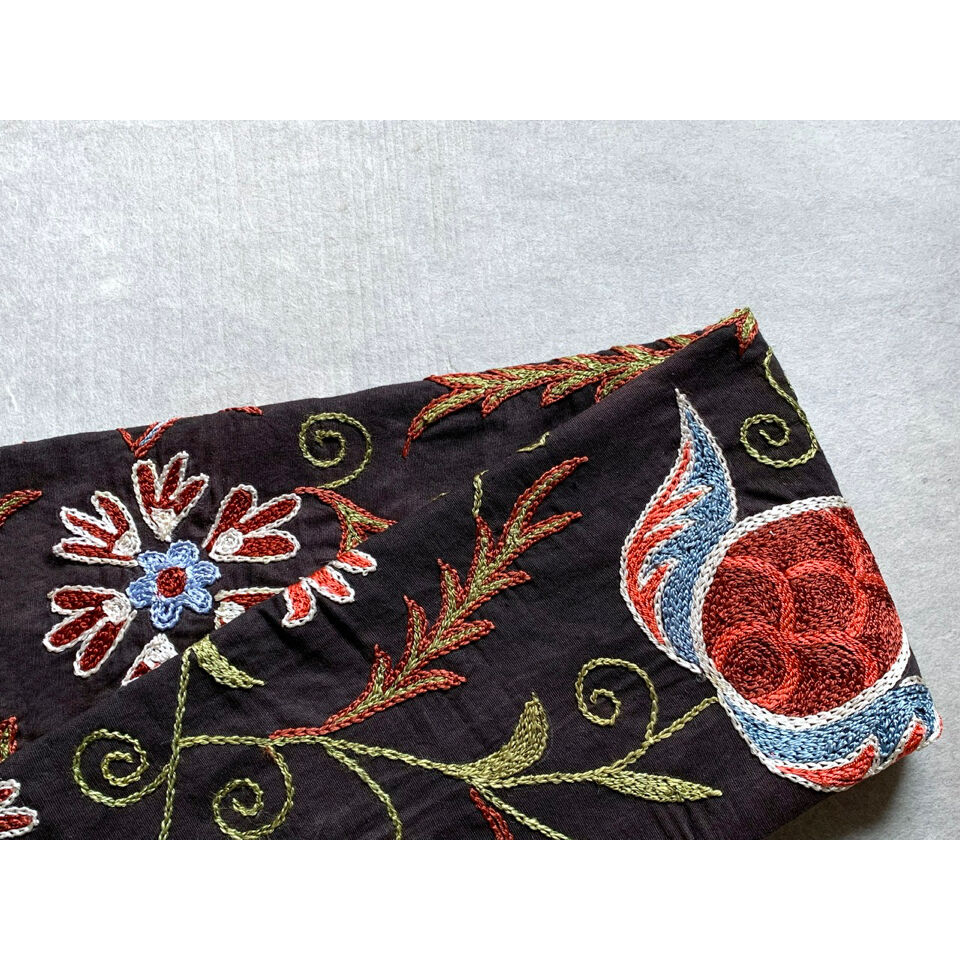 スザニ刺繍 九寸名古屋帯 黒B(仕立て上り) | 古布と帯 夫々 スザニ刺繍 九寸名古屋帯 黒B(仕立て上り) | 古布と帯 夫々