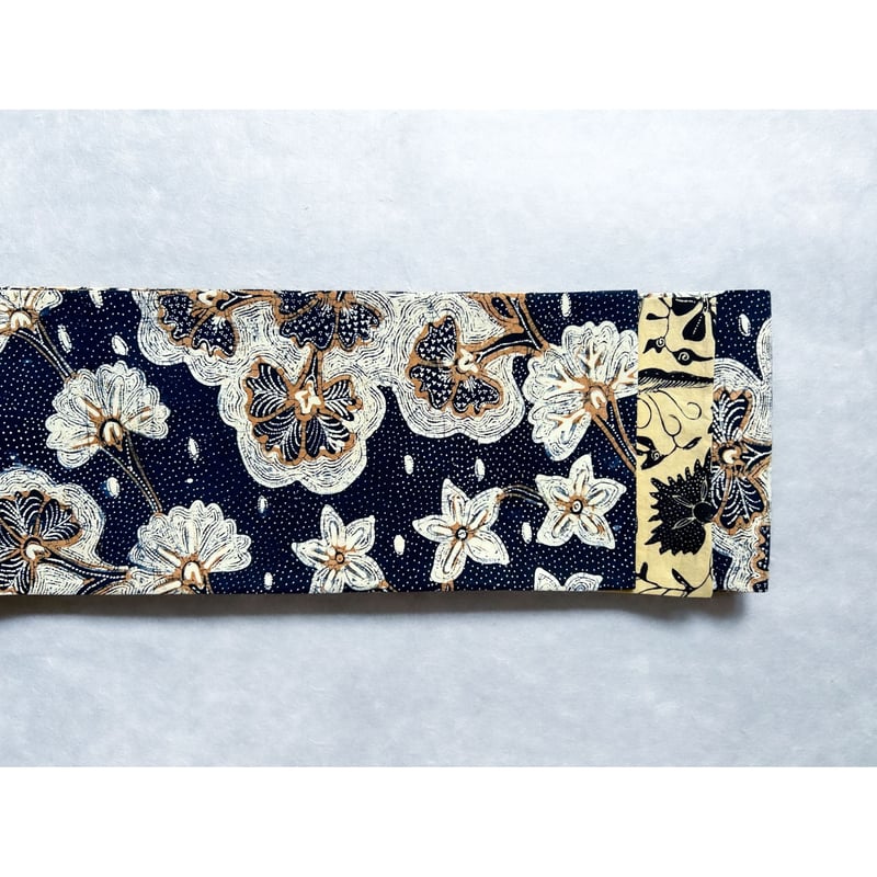 ジャワ更紗リバーシブル半幅帯 濃藍に花模様 | 古布と帯 夫々 -sorezore-