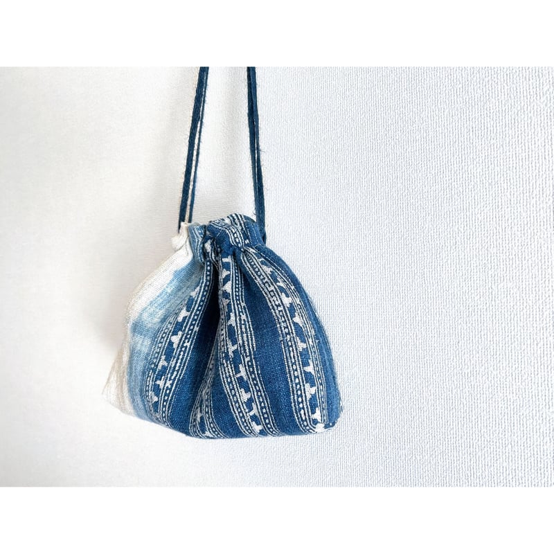 モン族 麻の巾着 藍染グラデーション | 古布と帯 夫々 -sorezore-