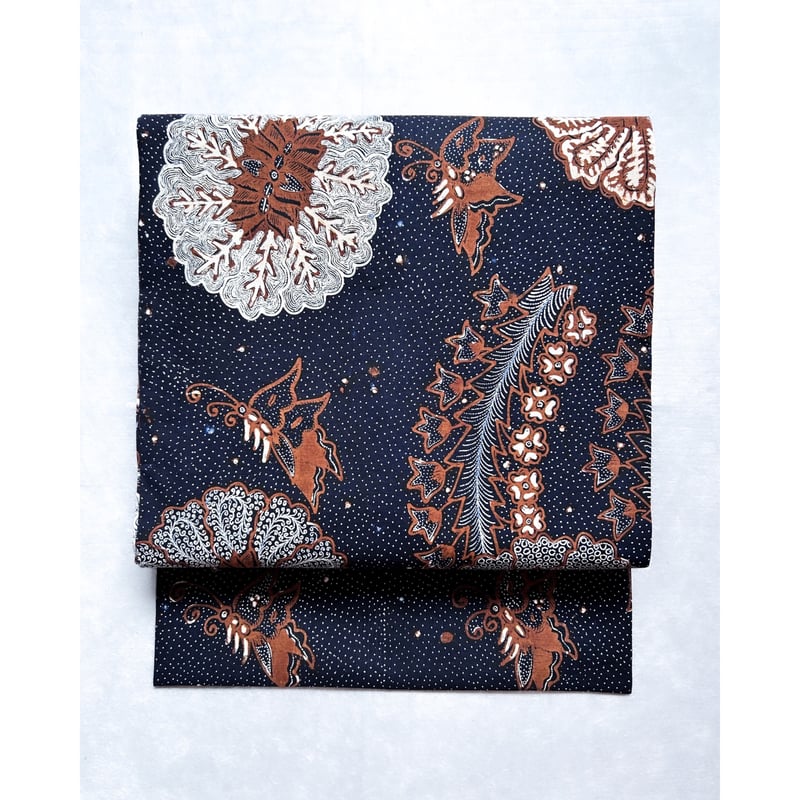 ジャワ更紗 九寸名古屋帯 濃紺に花と蝶（仕立て上り） | 古布と帯 夫々