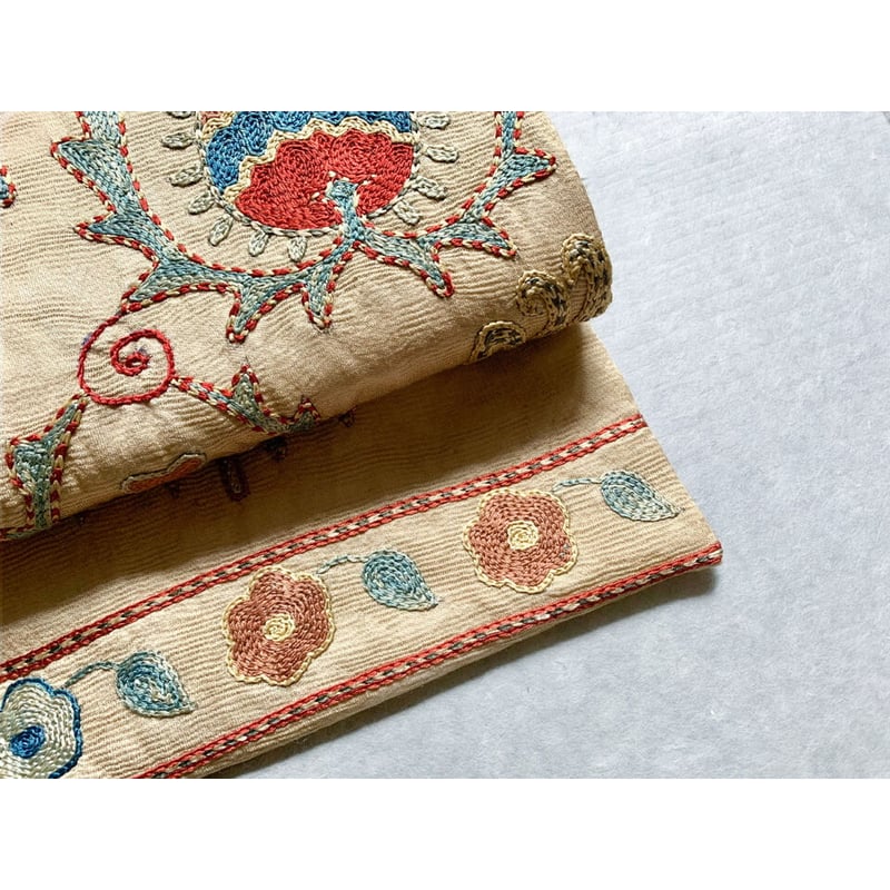 スザニ刺繍 九寸名古屋帯 鳥の子色B(仕立て上り) | 古布と帯 スザニ刺繍 九寸名古屋帯 鳥の子色B(仕立て上り) | 古布と帯