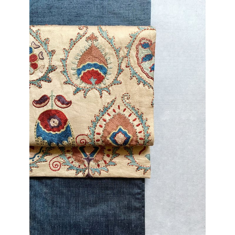 スザニ刺繍 九寸名古屋帯 鳥の子色A（仕立て上り） | 古布と帯