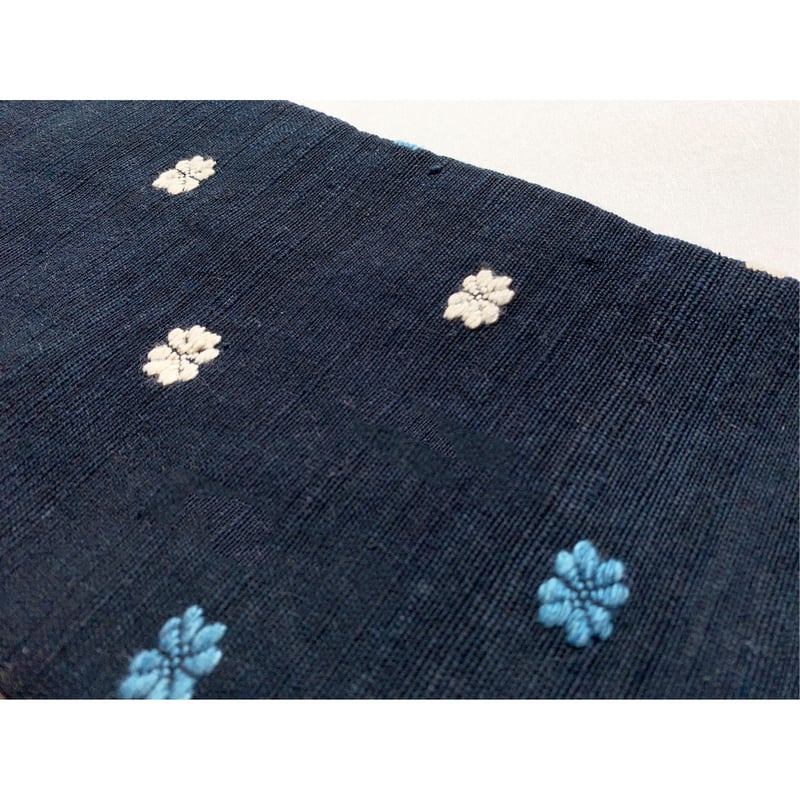 ラオス浮き織り 藍染 半幅帯 花と菱形 | 古布と帯 夫々 -sorezore-