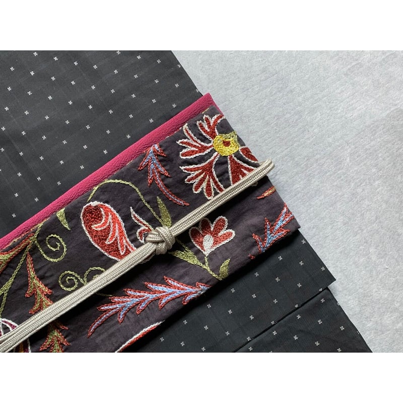 スザニ刺繍 九寸名古屋帯 黒A（仕立て上り） | 古布と帯 夫々