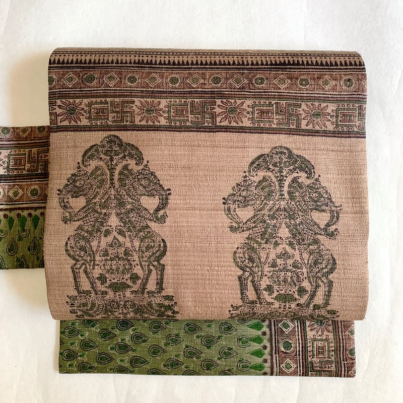 名古屋帯 すすり泣い 色鮮やかな花唐草模様 栗梅色 O-4603 