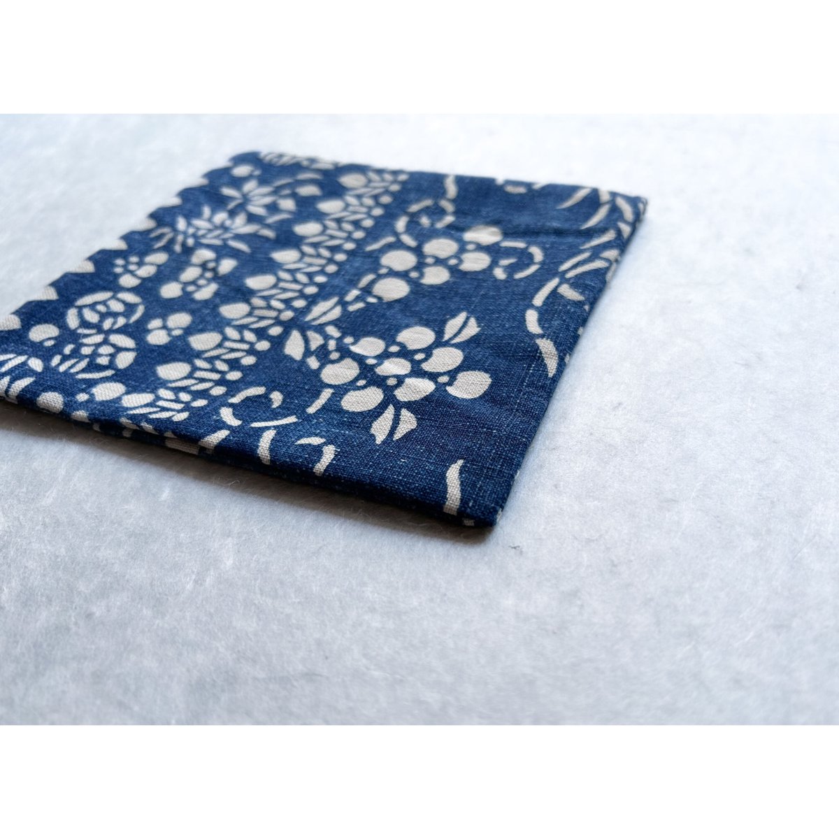 藍印花布　1反　花蝶　中華人民共和国 中国の藍染『藍印花布の世界』 – Japan Textile News