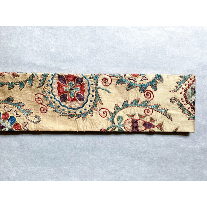 スザニ刺繍 九寸名古屋帯 鳥の子色B(仕立て上り) | 古布と帯 スザニ刺繍 九寸名古屋帯 鳥の子色B(仕立て上り) | 古布と帯