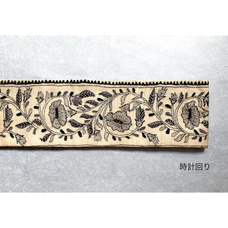 カンタ刺繍九寸名古屋帯 黒と薄鼠の花唐草（仕立て上り） | 古布