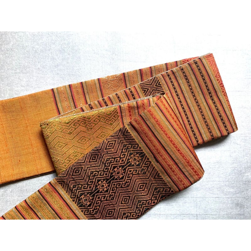 ラオス 浮き織りシルク 半幅帯 蜜柑色 | 古布と帯 夫々 -sorezore-