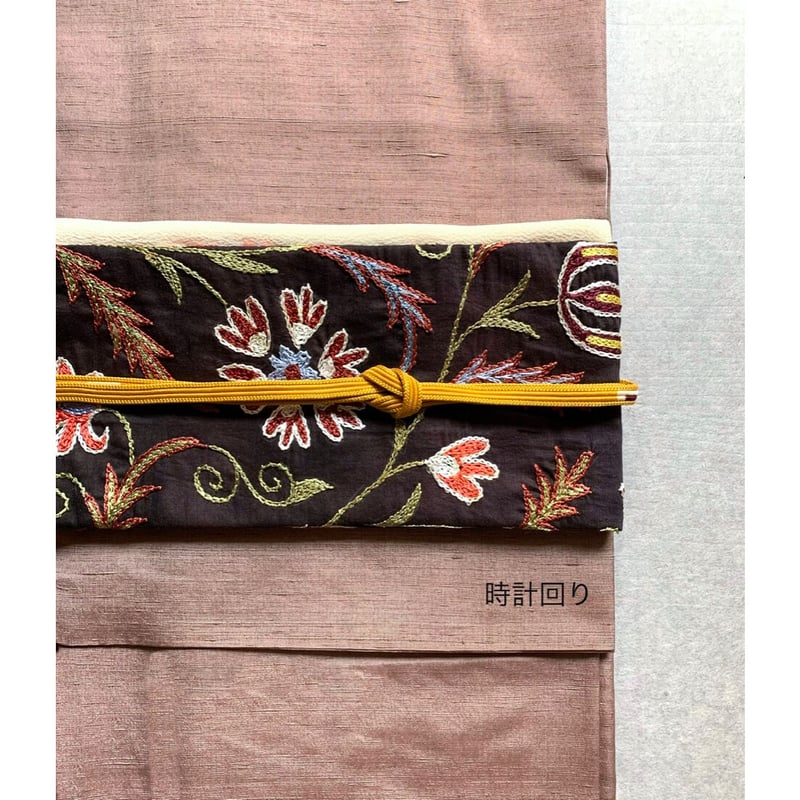 スザニ刺繍 九寸名古屋帯 黒C(仕立て上り) | 古布と帯 夫々 スザニ刺繍 九寸名古屋帯 黒C(仕立て上り) | 古布と帯 夫々