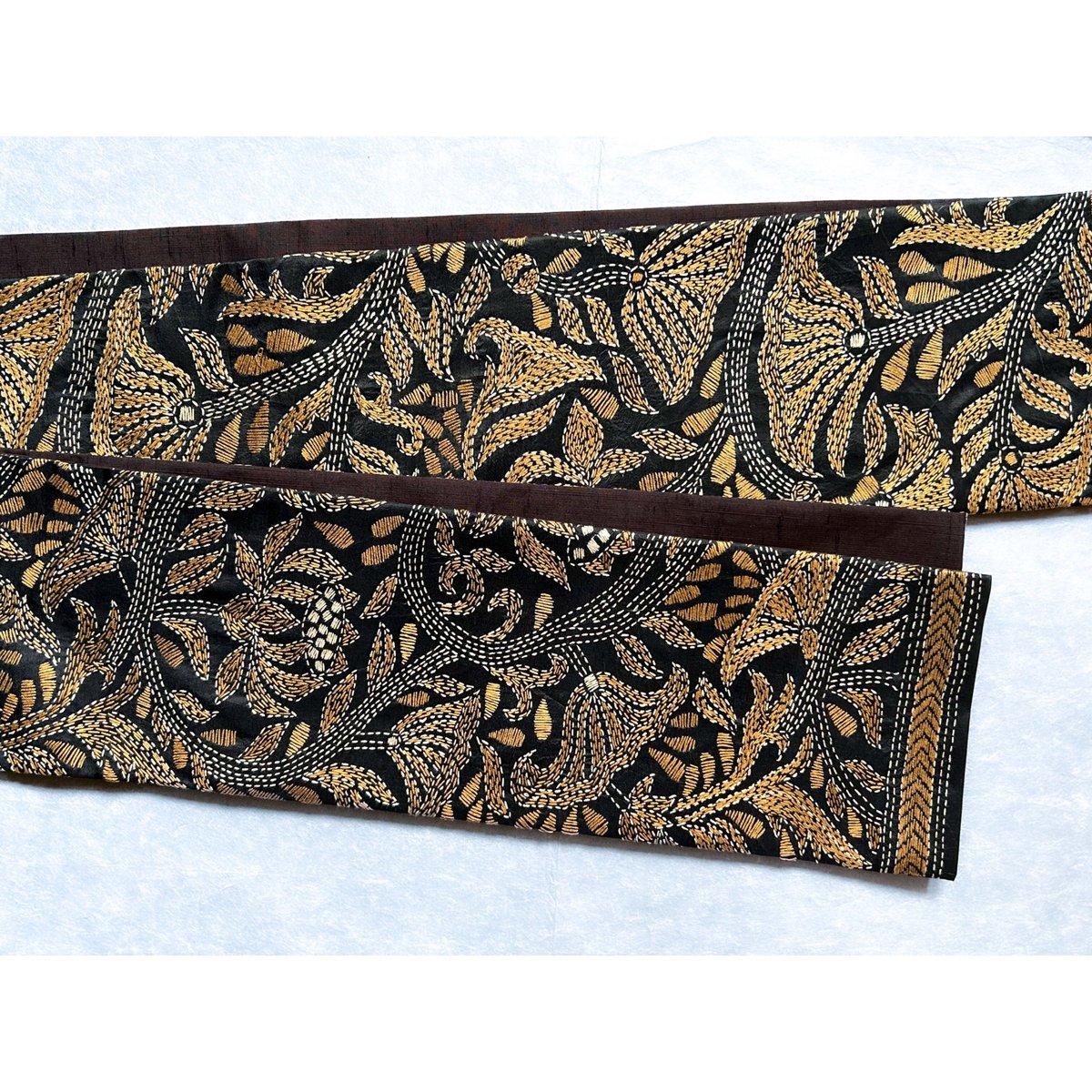 カンタ刺繍 半幅帯 黒に蓮の花 | 古布と帯 夫々 -sorezore-