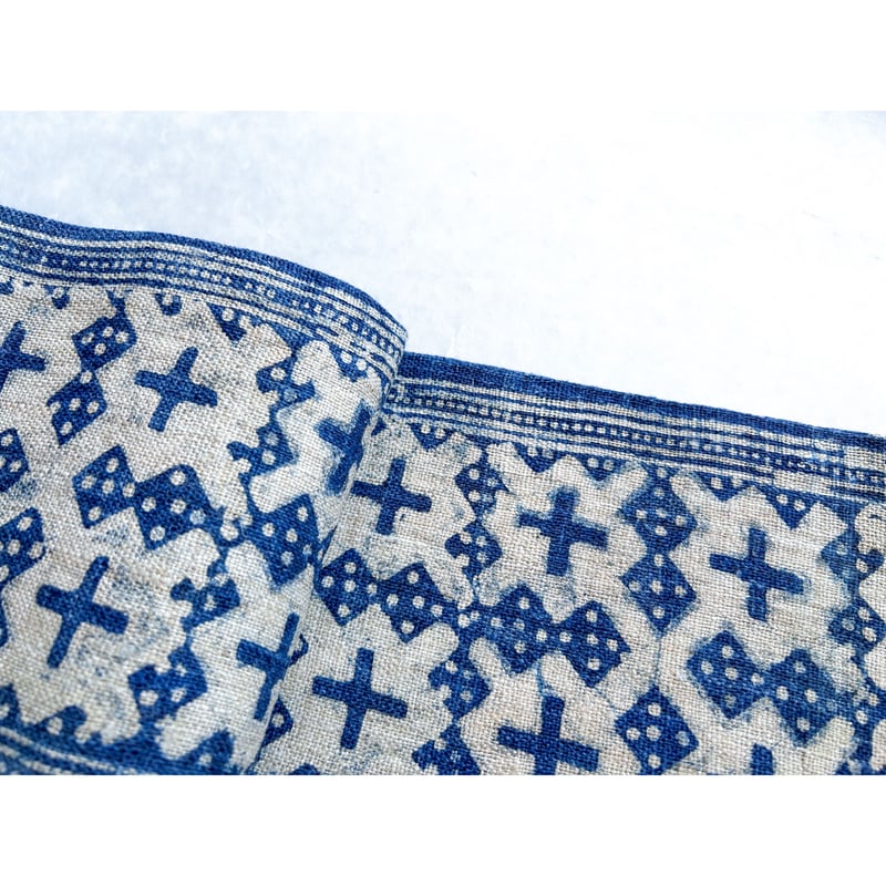 モン族 麻の半幅帯 藍染 クロスとドット | 古布と帯 夫々 -sorezore-