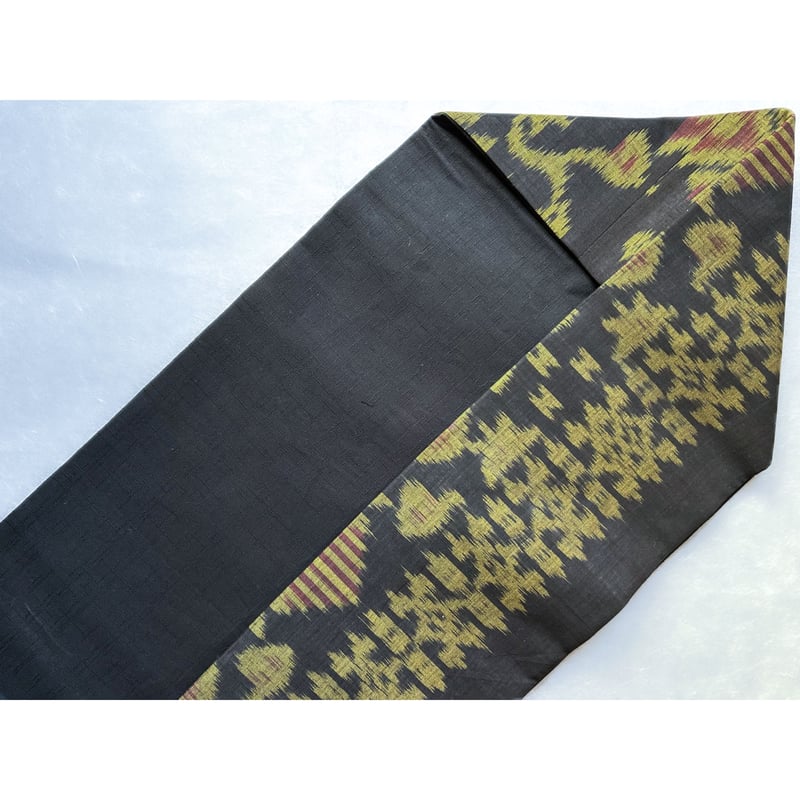 バリ島近くの小さい島ロンボク島で手紡ぎ糸　天然染料で手織りされた布です。 インドネシアのテヌンという織物 これはインドネシアのロンボク