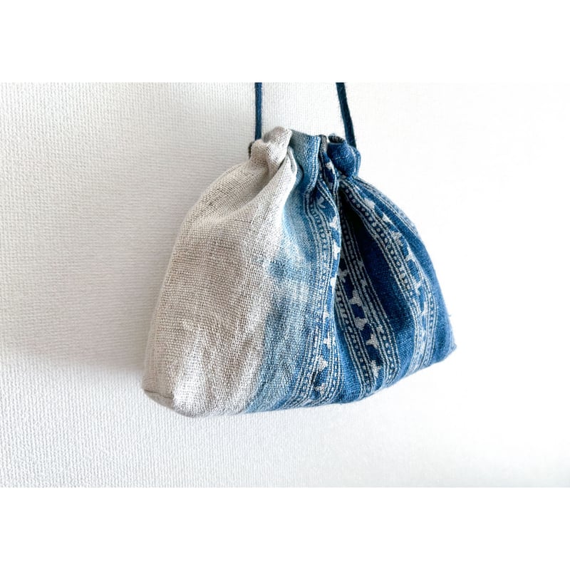 藍染古布と型染めの巾着（色入） 藍染古布と型染めの巾着（色入） 藍染め巾着 – aitoki - 時を