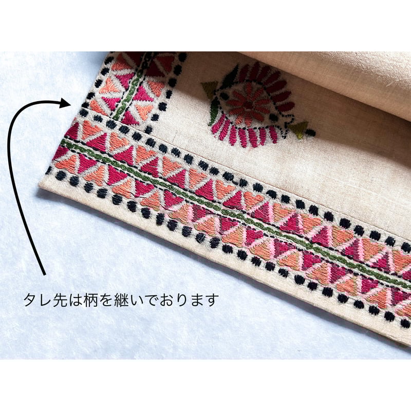 カンタ刺繍 九寸名古屋帯 花唐草と浮かぶ花(仕立て上り カンタ刺繍 九寸名古屋帯 花唐草と浮かぶ花(仕立て上り